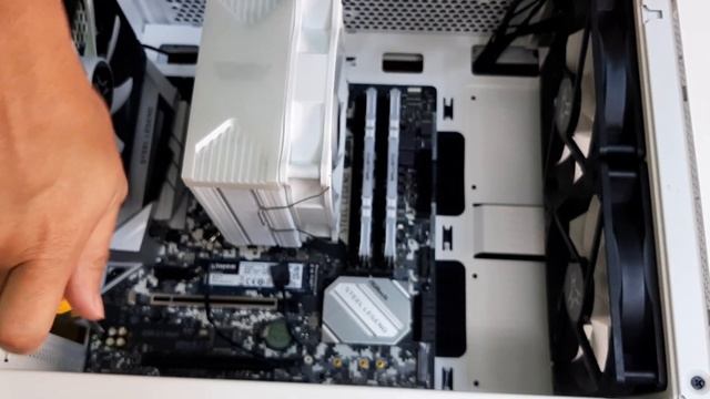 Ryzen 5 2600 RX 570 White Build смотреть онлайн