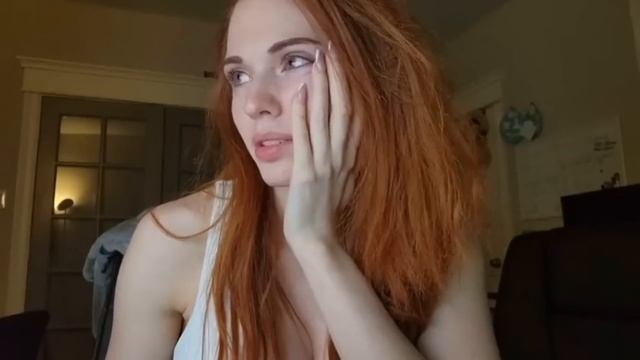Amouranth Ends Stream After Husband Opens Door... смотреть онлайн