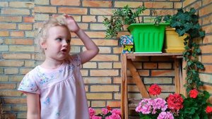 МИРИЛКА - Я бычок и ты бычок! Разожми свой кулачок! Перестань копытом бить, Снова будем мы дружить!