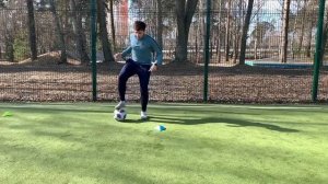 ТРЕНИРОВКИ ДОМА ДЛЯ ФУТБОЛИСТОВ/УПРАЖНЕНИЯ НА ЧУВСТВО МЯЧА/ДРИБЛИНГ