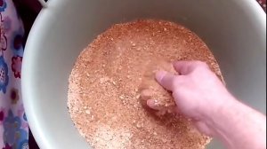 Изготовление бюджетной прикормки для рыбалки.