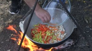 УДОН С КУРИЦЕЙ И ОВОЩАМИ В КАЗАНЕ На КОСТРЕ
