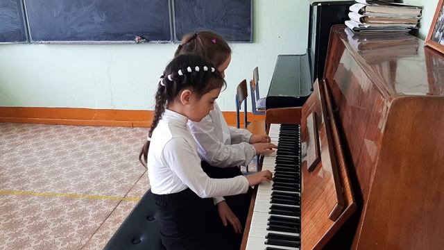 Исламгулова Раушания и Ахметова Наркас.1.Л.ван Бетховен "Сурок".2.Е.Киянов"Веселая полька" смотреть онлайн