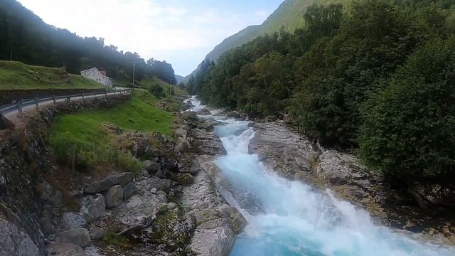 MOUNTAIN RIVER IN NORWAY - ERDALSELVI - LAERDAL, NORWAY #shorts смотреть онлайн