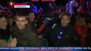 2014.03.16 - РАДОСТЬ КРЫМЧАН, РЕПОРТЕРА ЗАЦЕЛОВАЛИ