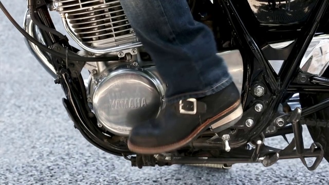 Городской мотоцикл YAMAHA SR400