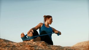 Йога с кольцом и фитнес резинкой