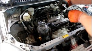 Замена свечей зажигания на Toyota Duet 1,0 Тойота Дуэт 2000 года