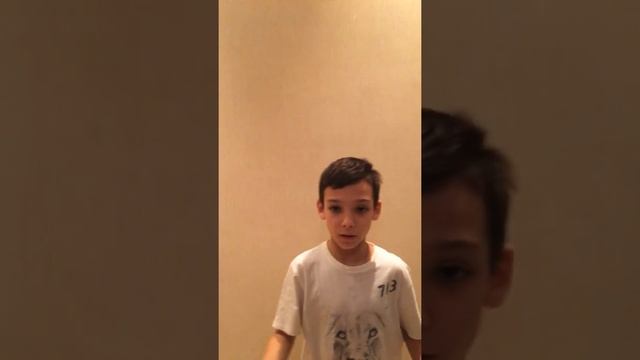 Жонглирование!Урок 1. Делаем движение которые помогут вам правильно научиться жонглировать!