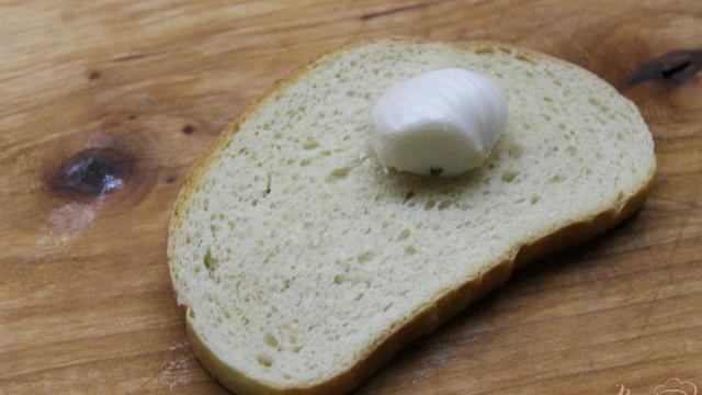 Бутерброды с луком, помидорами и фетой