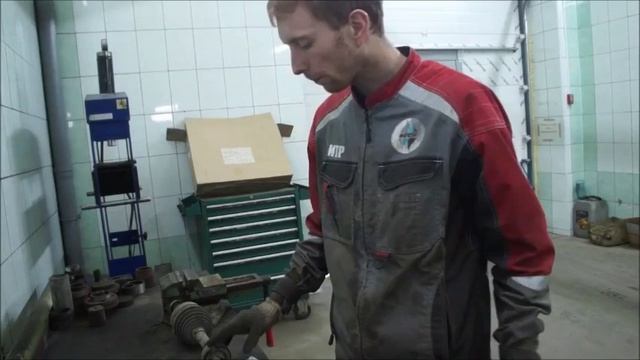 Honda Elysion \ Замена подвесного подшипника правой передней полуоси
