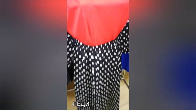 Двойка горох: юбка в пол и топ с открытыми плечами смотреть онлайн