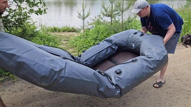 Двое в лодке не считая питбуля. Отдыхаем) смотреть онлайн