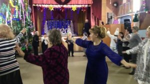 Эй, давай, танцуй народ новогодний хоровод