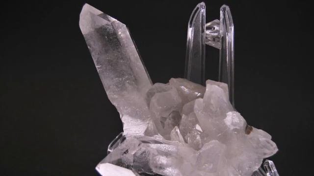 Минералы. Горный хрусталь - минерал-помощник для школьников и студентов? Проверь сам его свойства.