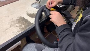 Перетяжка руля БМВ 7 кожей Дакота