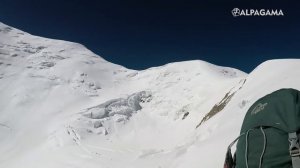 Пик Ленина в 7134 метров на Памире. Восхождение альпиниста на самую вершину в трех минутах