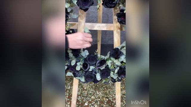 Сборка ритуального венка из живых цветов - европейский венок «Траур»