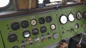 Старенькая дрезина грузовая крановая ДГКу. Дрезина ДГКу.