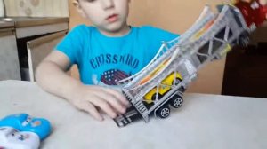 ТАЧКИ Маквин Автовоз Машины для детей Грузовик инерционный Auto carrier and passenger car toy.