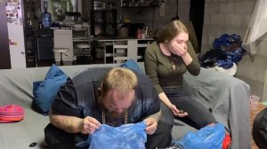 СЬЕЛ ТУХЛЫЕ ЯЙЦА И БЛЮЮ