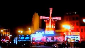 Кабаре-варьете Мулен Руж (Moulin Rouge) в Париже