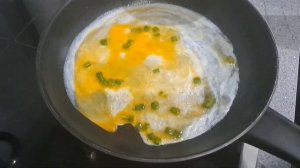 Яичный конвертик с начинкой / завтрак за 5 минут яичные блины с сыром и помидорами
