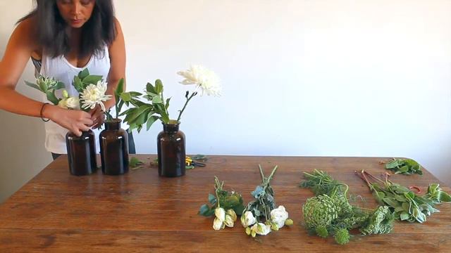 DIY All White Flower Arrangement смотреть онлайн