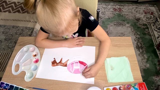 Катя рисует пончики в глазури/Акварель смотреть онлайн