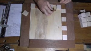 Шахматная доска из красного дерева. Making a mahogany checkerboard.
