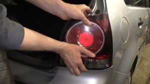 VW Polo 2005-2009 как снять задний фонарь и поменять лампочки