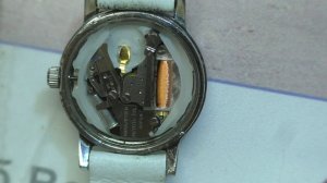 Как самостоятельно заменить батарейку в часах #how to change watch battery #如何更换手表电池