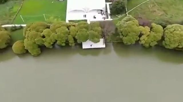 Зелёный Берег лобня. Шатер у водоёма.