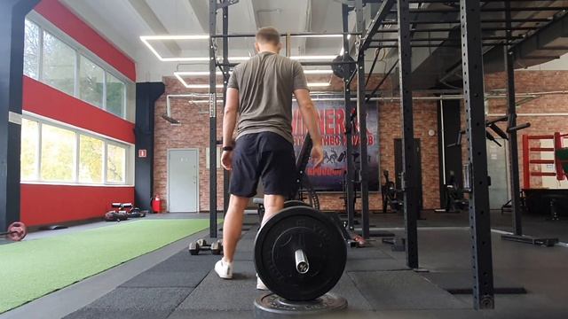 Суперсет: сумо + жим гантелей сидя смотреть онлайн