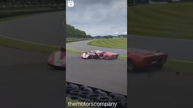 Classic Ford GT40 crashes on track!