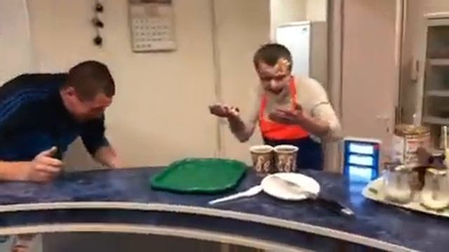 Вот это поздравок, такого я ещё не  видел! Братан,  С Днюшечкой!!!