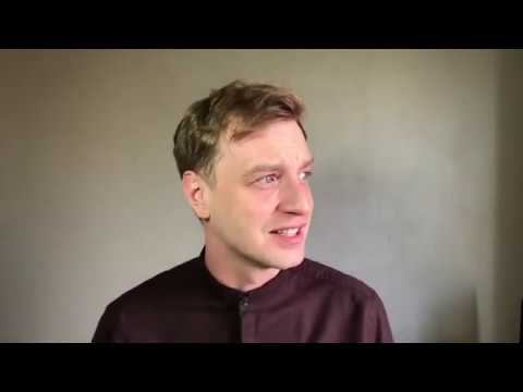 Алексей Гоман читает стихотворение Булата Окуджавы "Бери шинель , пошли домой" смотреть онлайн