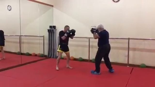 Тренировка-работа на лапах Эдуард Маммедов.16.03.2017.