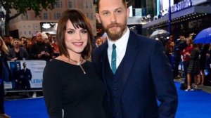 Tom hardy with his wife in real life/Том Харди с женой в реальной жизни.