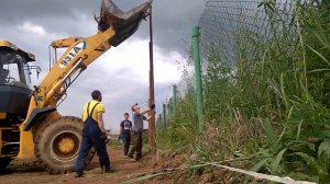 Монтируем НКТ трубы под навес.