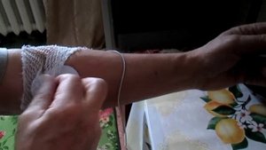 Электрофорез в домашних условиях с помощью дешевого электромиостимулятора.