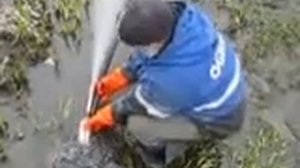 Испытание пневматического эжектора для промывки скважин под воду.