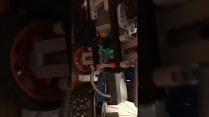 Лего раллийная машина на пульте управления