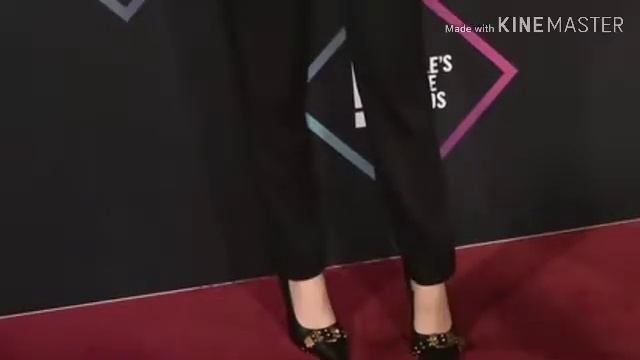 Все напоказ: Скарлетт Йоханссон критикуют в Сети за слишком откровенное бюстье смотреть онлайн