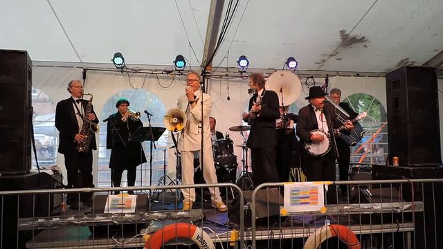 Roy Roxys orkester - When I clean windows