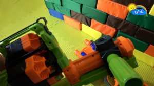 Домашние сражения игрушек ↑ Военные солдатики, нёрфы, робот атакует крепость ↑ Обзор игрушек