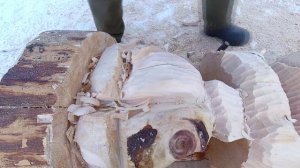 столик из бревна. резьба по дереву бензопилой. лесная мебель