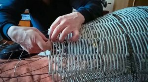 Как самому из проволоки сплести рыболовную снасть.