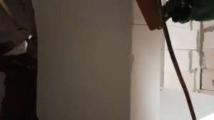 Подрезка листов пенопласта по толщине, выравниваем неровный фасад