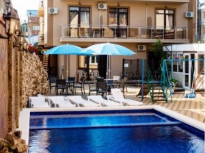 Джемете проживание на отдыхе. Гостиницы с бассейном в центре Джемете. «Адельфос» ГОСТЕВОЙ ДОМ